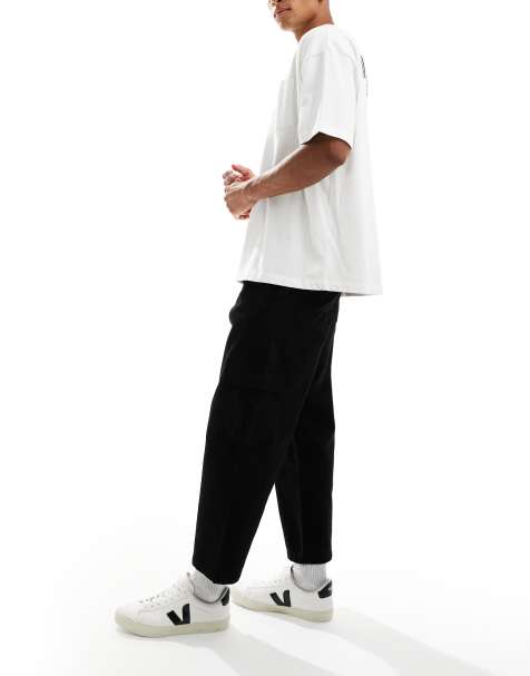 ASOS DESIGN - Sorte og tapered cargobukser med afslappet pasform og plisseringer - view 1