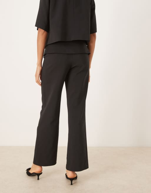 ASOS DESIGN - Sorte skræddersyede bukser med lige ben og foldelinning og guldfarvet knap , 4 af 4