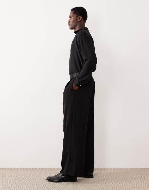 ASOS DESIGN - Sorte skræddersyede bukser med løse ben og dobbelte plisseringer samt taljebånd i satin, 3 af 5