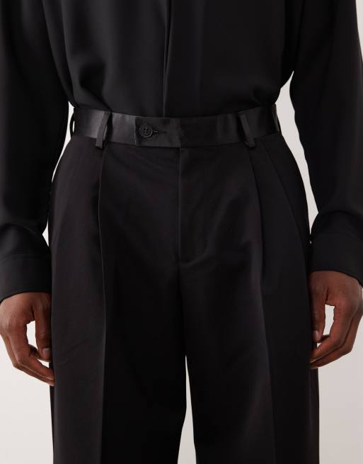 ASOS DESIGN - Sorte skræddersyede bukser med løse ben og dobbelte plisseringer samt taljebånd i satin, 4 af 5