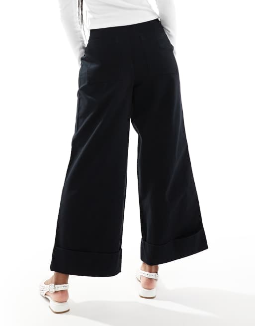 ASOS DESIGN - Sorte stumpebukser med vide ben med opsmøg i børstet materiale, 2 af 5