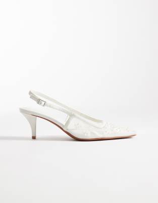 ASOS DESIGN - Soulmate - Perlenbesetzte Slingback-Schuhe aus elfenbeinfarbenem Netzstoff mit Kitten-Absatz-Weiß