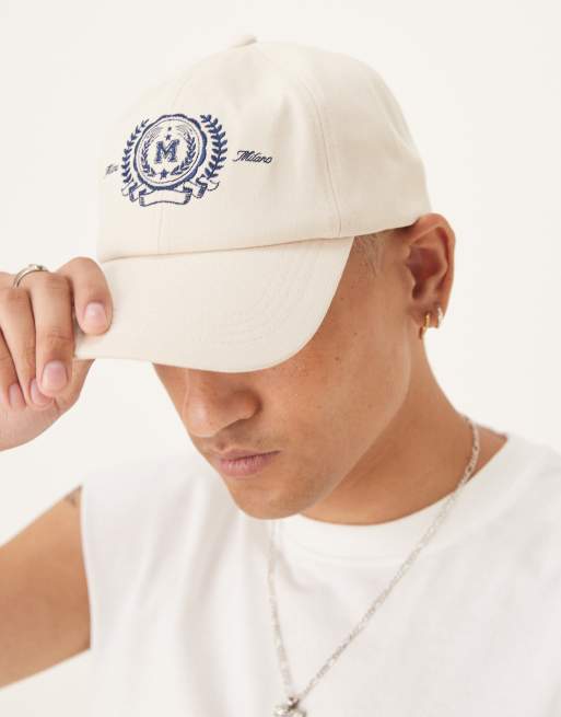 ASOS DESIGN – Spagliato – Gräddvit keps med logga