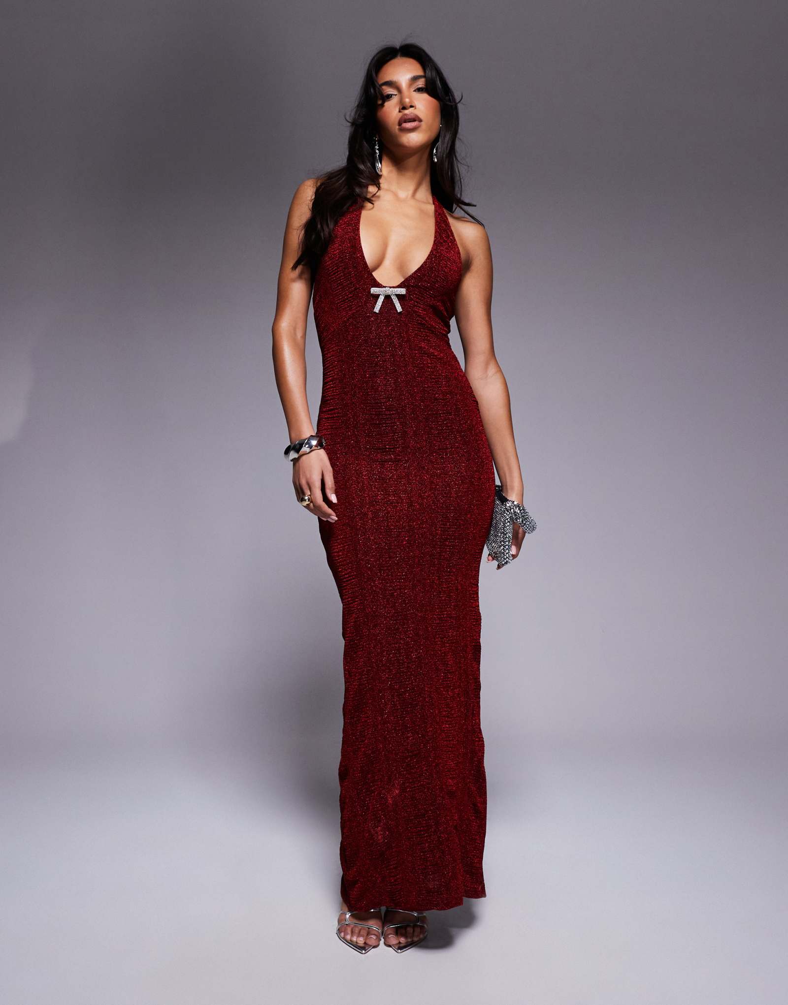 Макси-платье ASOS DESIGN sparkle с глубоким вырезом и блестящей отделкой из бриллиантов бордового цвета