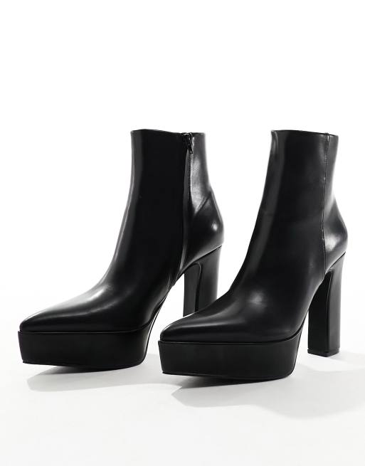 ASOS DESIGN Spitze Stiefel aus schwarzem Kunstleder mit Plateausohle und Absatz ASOS