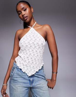 ASOS DESIGN - Spitzen-Top in Elfenbein mit gebundenem Neckholder und Zipfelsaum-Weiß