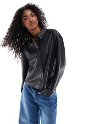 spliced volume leather look shirt in black