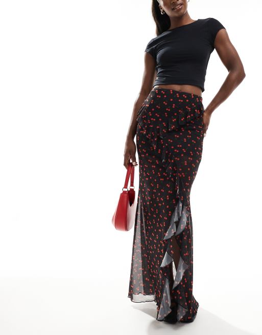ASOS DESIGN – Spódnica maxi z rozcięciem z przodu i falbanką w drobny wzór w wisienki