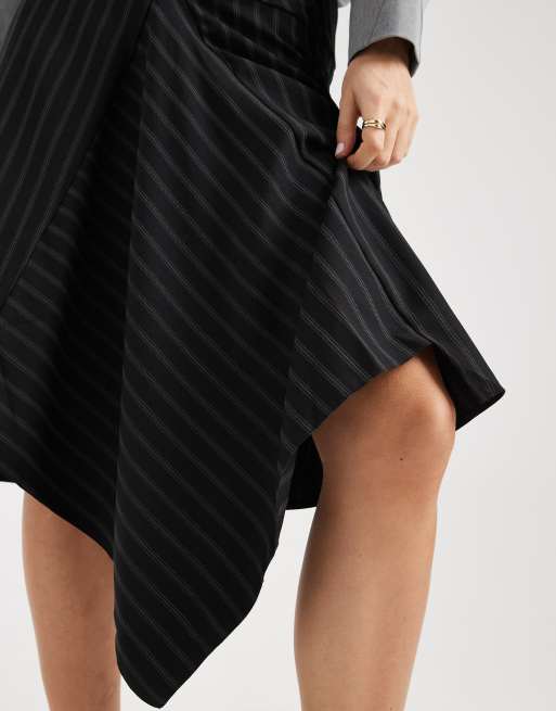 ASOS DESIGN – Spódnica midi w prążki z obniżonym dołem w stylu lat 90., 3 z 5