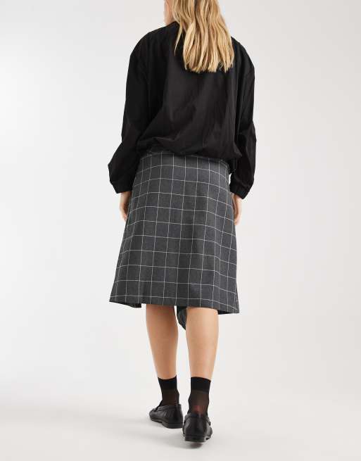 ASOS DESIGN – Spódnica midi z obniżonym dołem w stylu 90. w kratę, 4 z 5