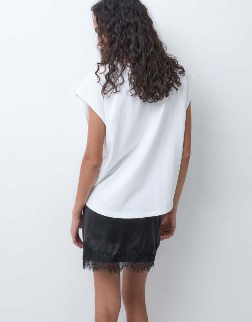 ASOS DESIGN spódnica mini z koronkową wstawką z satyny w czerni, 4 z 5