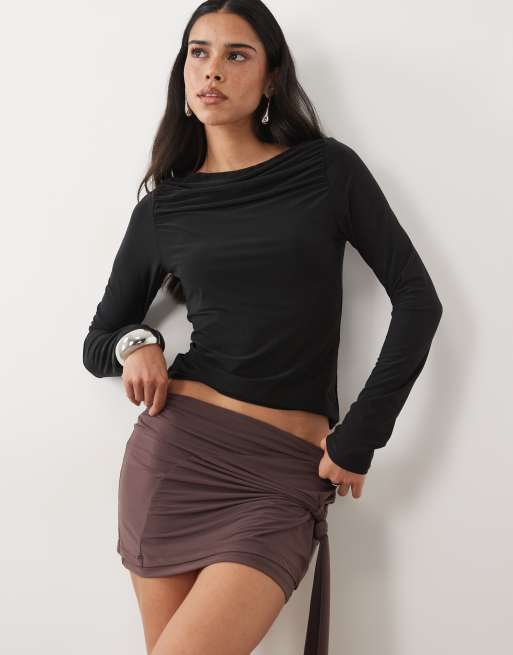 ASOS DESIGN spódnica mini z odwróconym skrętem i szarfą w kolorze raisin, 2 z 5