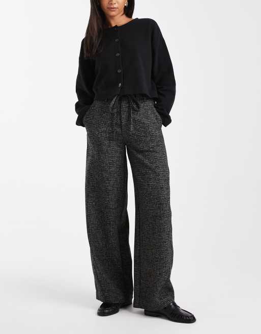 ASOS DESIGN – Spodnie w fakturowaną czarno-białą kratkę z baryłkowymi nogawkami i ozdobnymi szwami