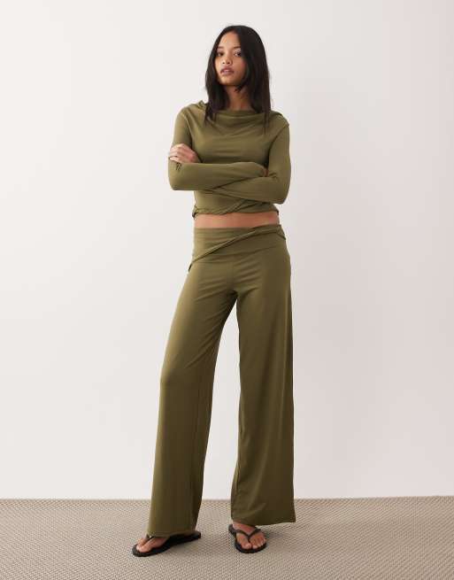 ASOS DESIGN – Spodnie w kolorze khaki z szerokimi nogawkami, wywiniętym brzegiem i skręconym detalem, część zestawu, 3 z 3