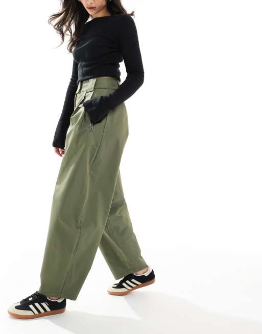 ASOS DESIGN – Spodnie w kolorze khaki z łukowatymi nogawkami i kieszeniami zapinanymi na zamek