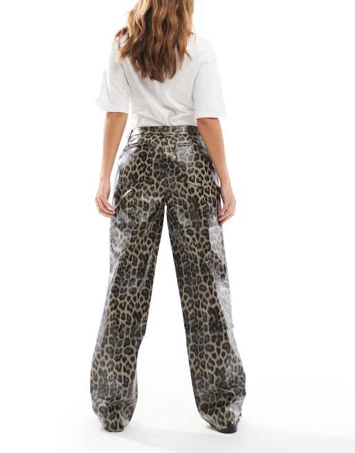ASOS DESIGN – Spodnie z imitacji skóry w zwierzęcy wzór, 2 z 5