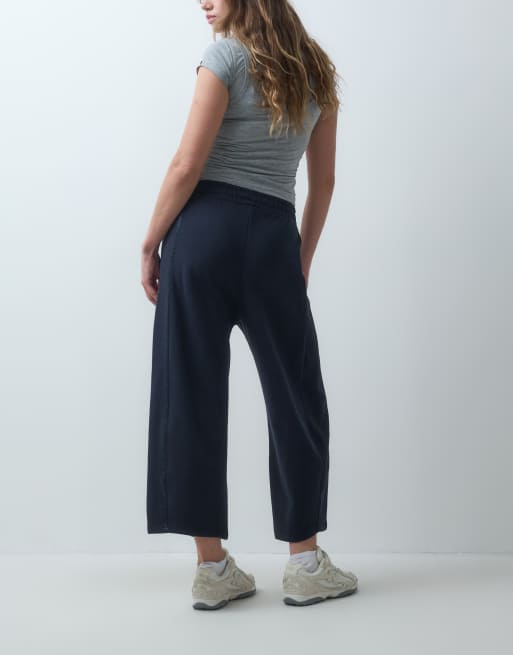 ASOS DESIGN spodnie z szerokimi nogawkami, satynowe w paski, granatowe, 4 z 5