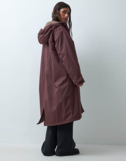 ASOS DESIGN spolverino lungo impermeabile con fodera in pile borg bordeaux, 3 di 4