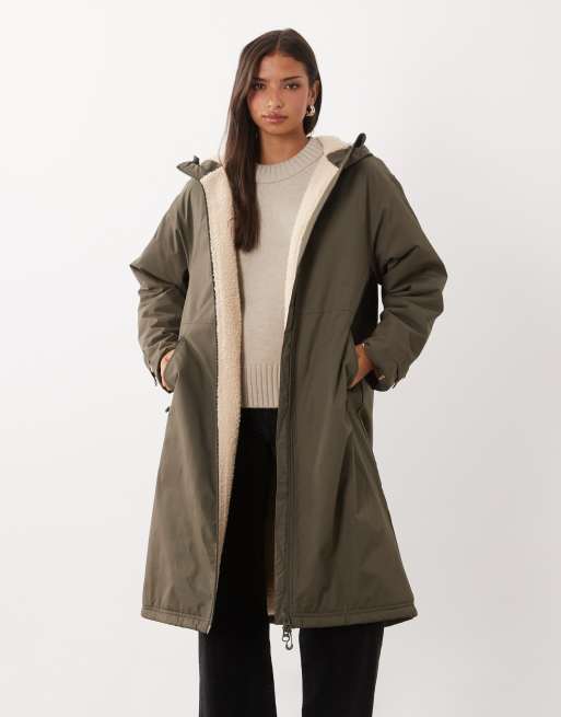 ASOS DESIGN spolverino lungo impermeabile con fodera in pile borg color khaki, 1 di 4