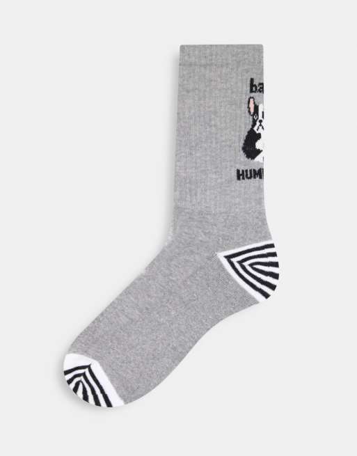 ASOS DESIGN – Sportowe skarpetki ze wzorem buldoga francuskiego i napisem „Bah Hambug”