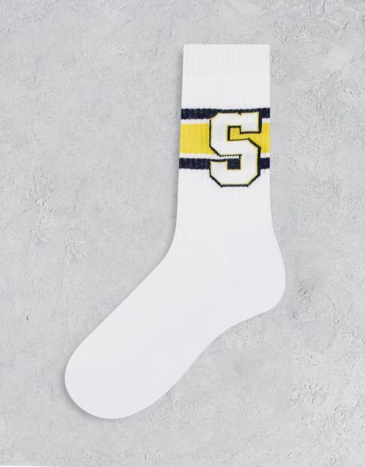 ASOS DESIGN – Sportsocke mit Stanford-College-Aufdruck in Weiß
