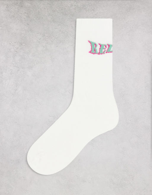 ASOS DESIGN – Sportsocken in Wollweiß mit „Relax“-Schriftzug