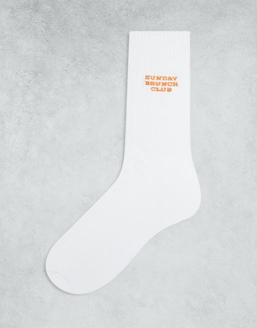 ASOS DESIGN - Sportsokken met geborduurde Sunday Brunch Club-tekst in wit