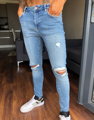 ASOS DESIGN – Spray-on Jeans in verwaschenem Mittelblau im Vintagelook mit Powerstretch und Zierrissen am Knie