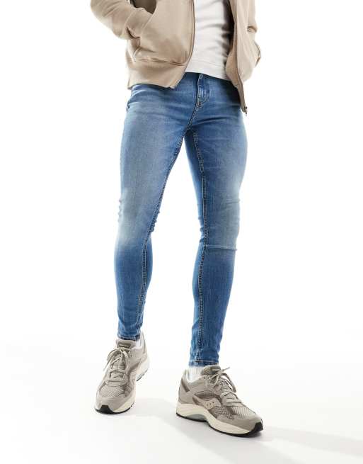 ASOS DESIGN – Spray-on-Jeans mit Power-Stretch in verwaschenem Mittelblau