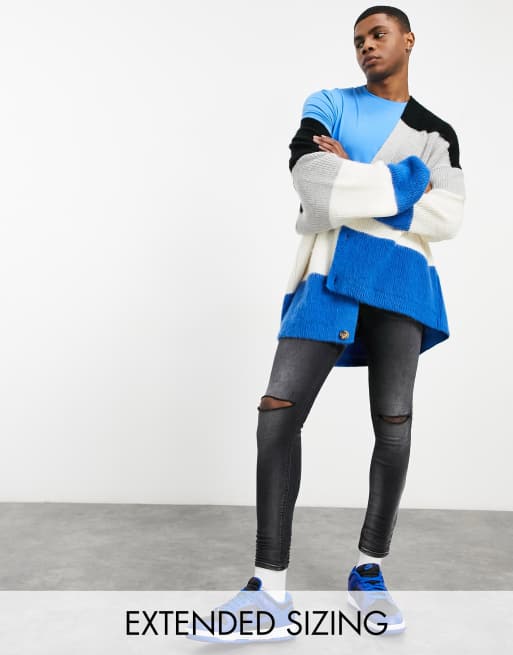 ASOS DESIGN – Spray-on-Jeans mit Power-Stretch und Zierrissen an den Knien in verwaschenem Schwarz