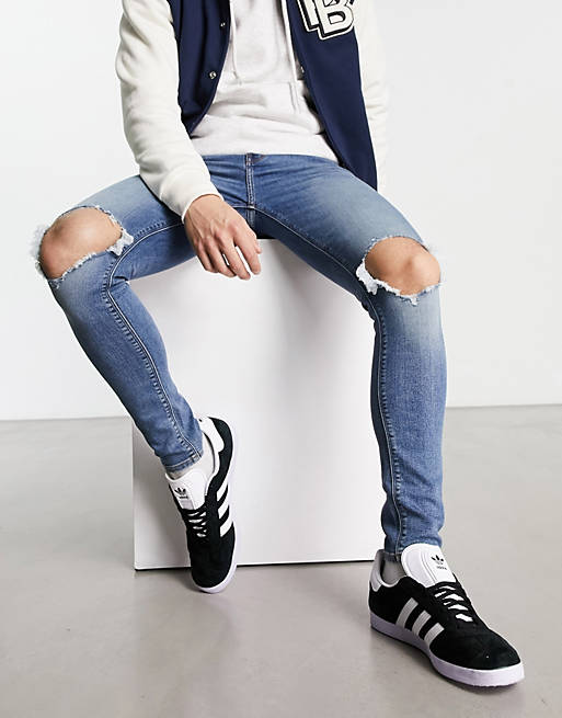 Spray on jeans with power stretch in mid wash with knee rips ASOS Herren Kleidung Hosen & Jeans Jeans Stretch Jeans 