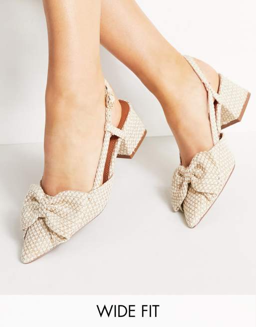 ASOS DESIGN - Spring - Schoenen met brede pasvorm, halfhoge hak en strikken in naturel
