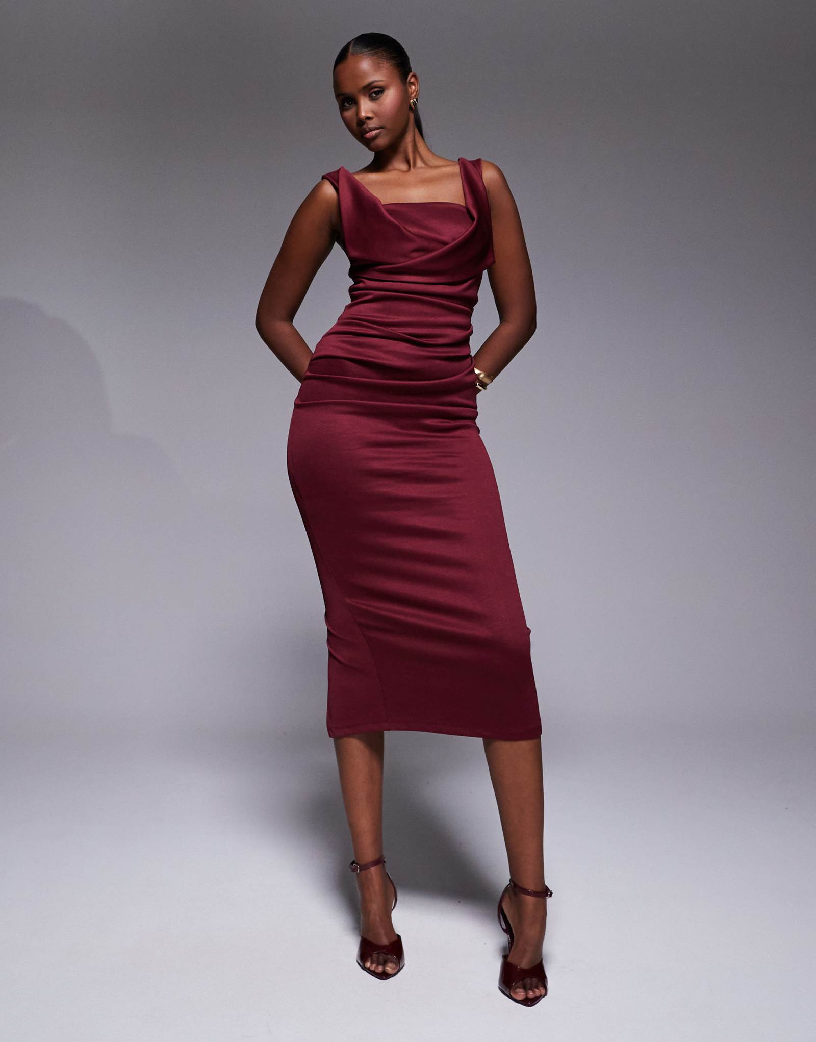 Платье-карандаш миди с квадратным вырезом и плиссированным бюстом от ASOS DESIGN бордового цвета