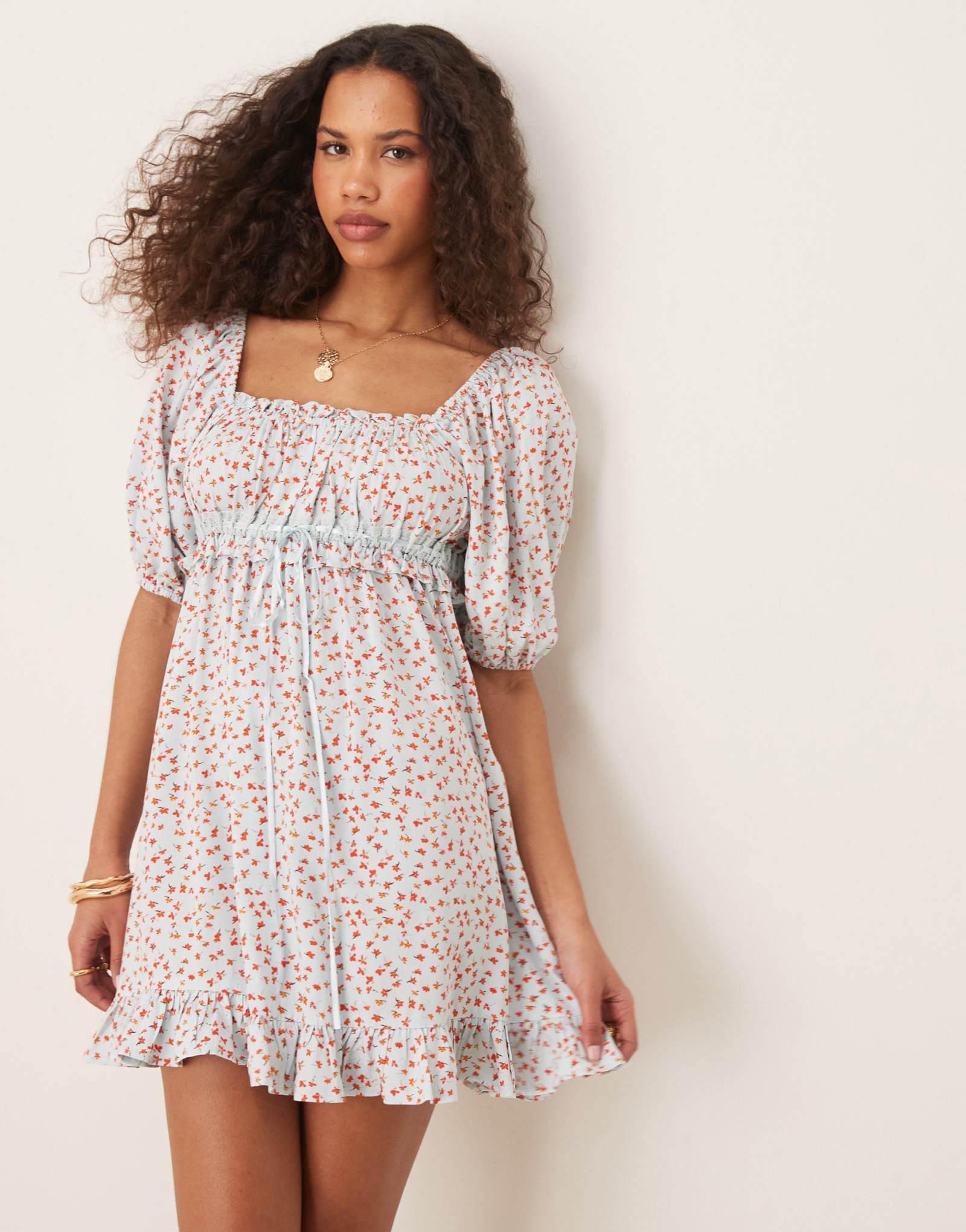 ДИЗАЙНЕРСКОЕ мини-платье-халат ASOS с квадратным вырезом и пышными рукавами с голубым принтом ditsy