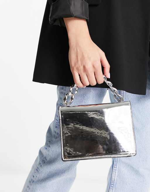 ASOS DESIGN – Srebrna lśniąca torebka crossbody z uchwytem z tworzywa i odpinanym paskiem