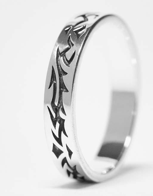 ASOS DESIGN – Srebrna obrączka z wytłaczanym tatuażowym wzorem, 4 z 4