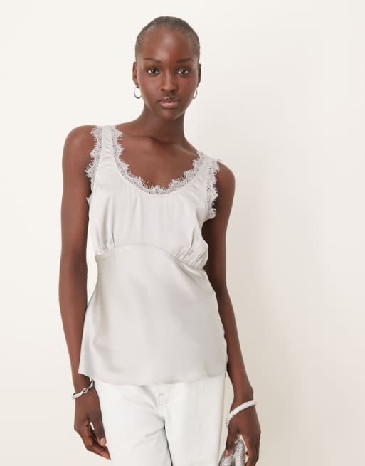 ASOS DESIGN – Srebrny, satynowy top na ramiączkach z koronkowym wykończeniem, cięty ze skosu