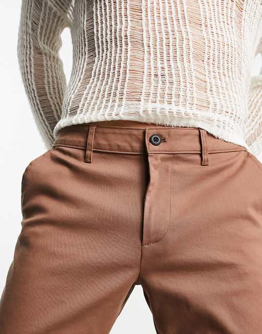 ASOS DESIGN – Średniej długości dopasowane szorty w kolorze brązowym, 4 z 4