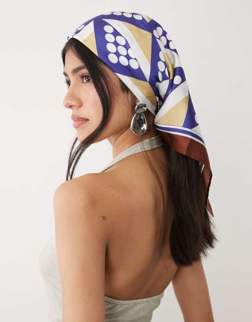 ASOS DESIGN – Średniej wielkości chusta na głowę z geometrycznym wzorem w kropki, 3 z 3