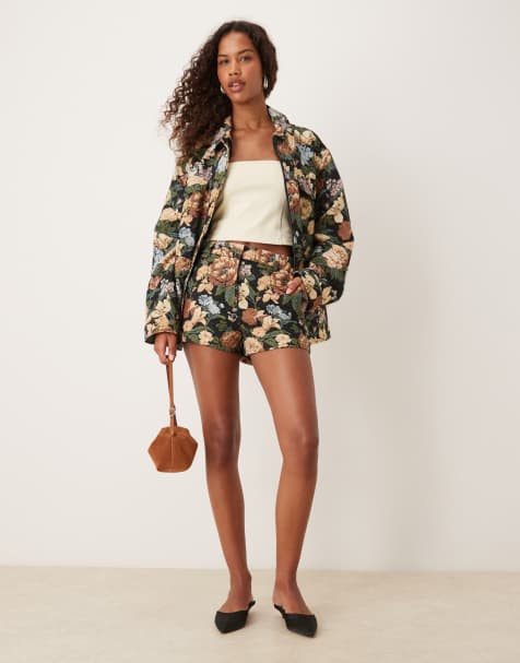 ASOS DESIGN - Sæt i blomstret jacquard med jakke med lommedetalje og shorts - view 1