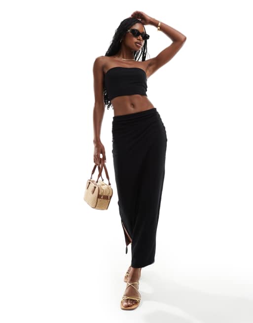 ASOS DESIGN - Sæt med vendbar, tætsiddende bandeau-top og maxinederdel med søjlesnit i sort og chokoladebrun