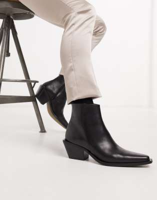 stacked heel western chelsea boots