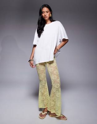 ASOS DESIGN - Stark ausgestellte Hose aus transparenter Spitze in Gelb mit hohem Bund