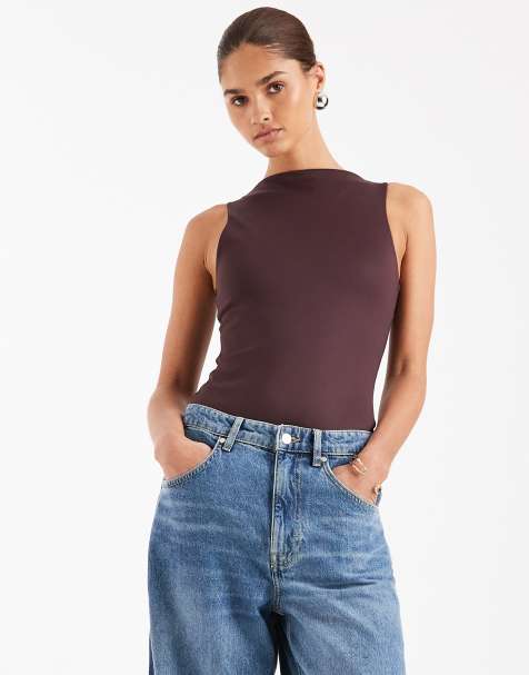 ASOS DESIGN – Stark figurformender Body in Schokobraun mit U-Boot-Ausschnitt  - view 1