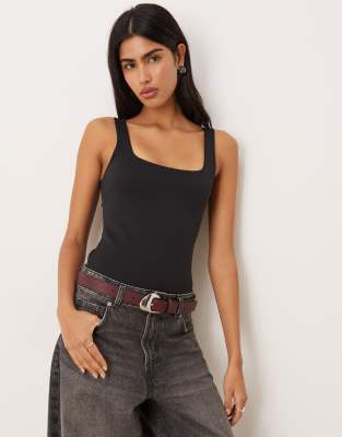 ASOS DESIGN - Stark figurformender Body in Schwarz mit eckigem Ausschnitt