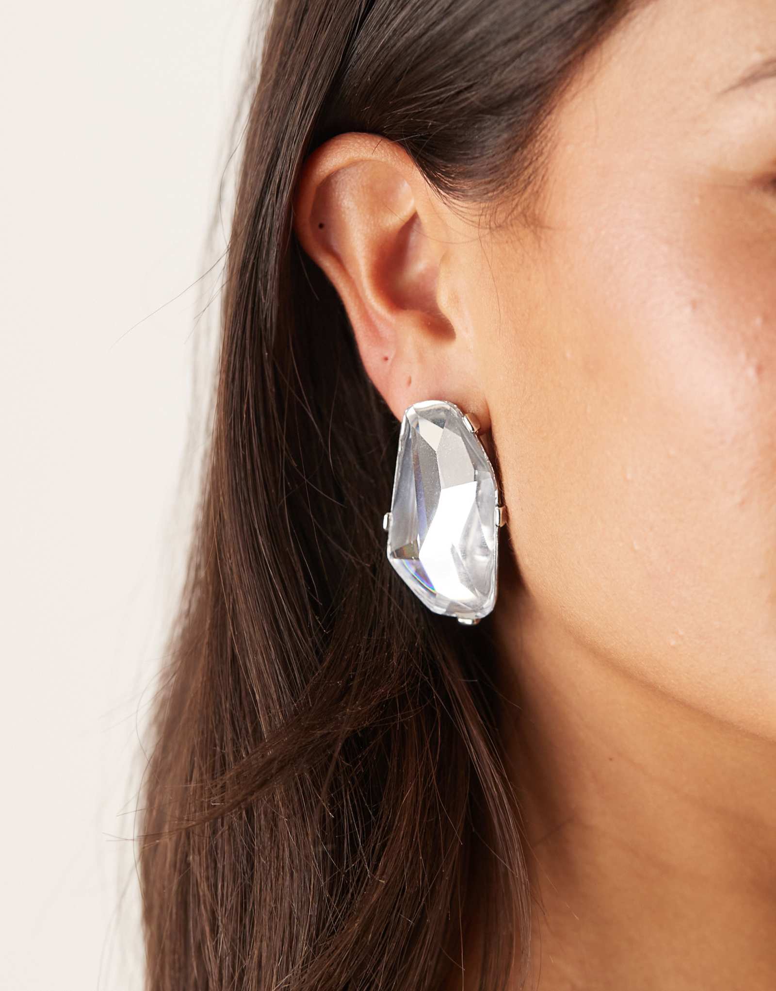 ДИЗАЙНЕРСКИЕ серьги ASOS с крупными камнями серебристого оттенка