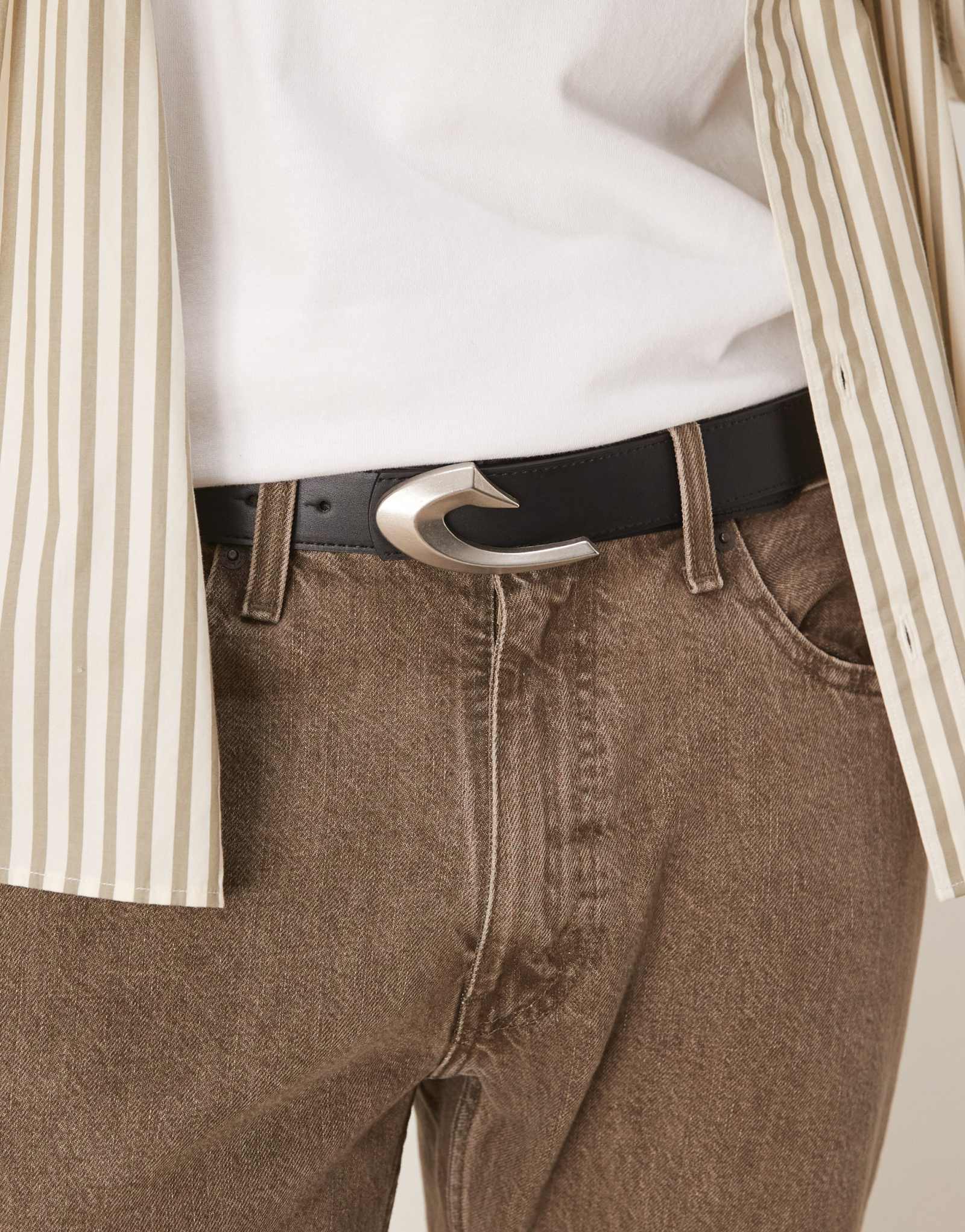 ДИЗАЙНЕРСКИЙ ремень ASOS с овальной пряжкой из черной искусственной кожи