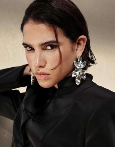 ASOS DESIGN statement-stiftörhängen med hängehänge och strassstenar i silverton - view 1