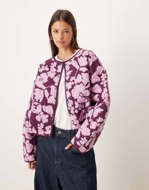 ASOS DESIGN – Steppjacke in Pflaume mit durchgängigem Blumenmuster - view 1