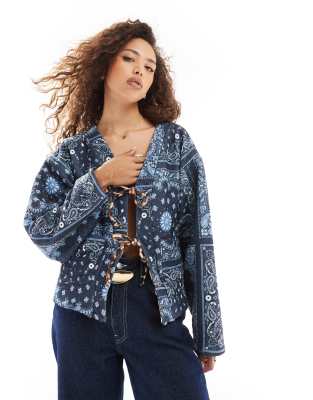 ASOS DESIGN - Steppjacke mit Bandana- und Leopardenmuster-Bunt